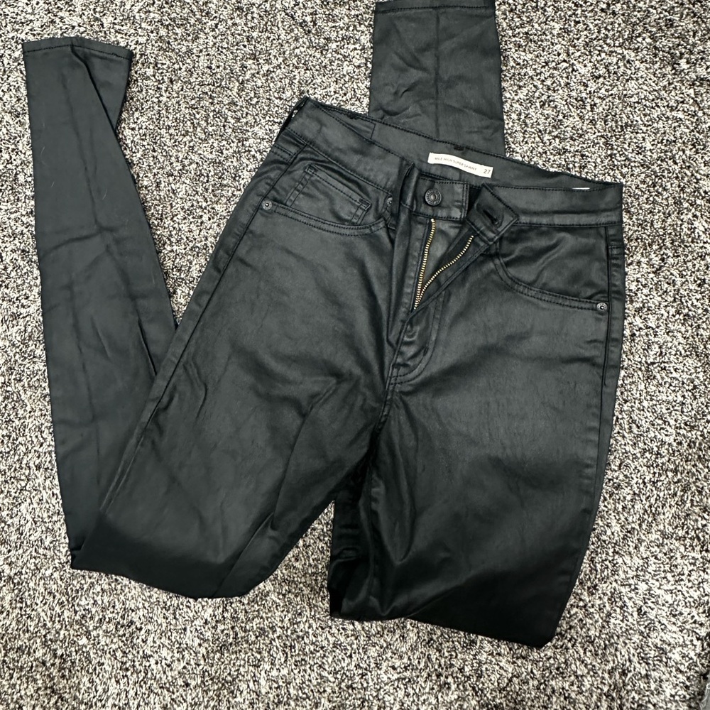 Faux leather Levi’s skinny jeans